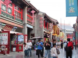 2比較日本和中國的街道，哪個(gè)更現(xiàn)實(shí)？